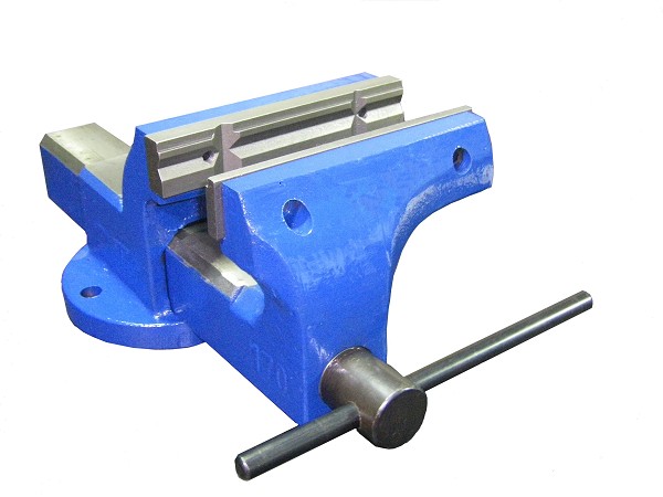 Patented bench vise with extra long clamping arm / BV-700 series